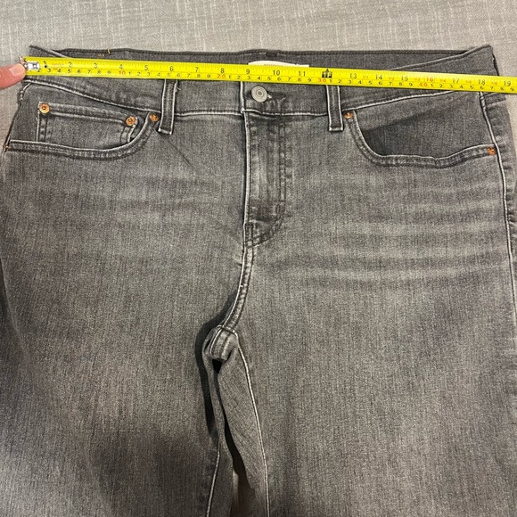 Levi's Gray Vintage Boyfriend Jeans Versatile Style Size 33 - Picture 9 of 11